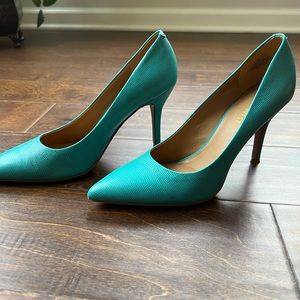 Nine West Tourquoile pumps.  Like new
